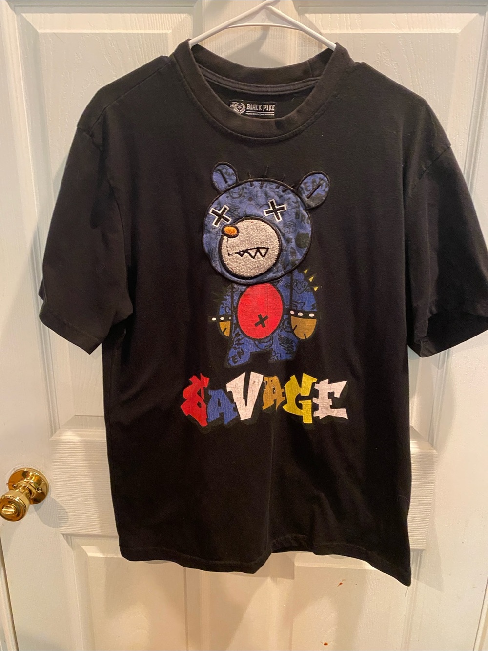 Black Graphic Short Sleeve Tee with Blue Bear Patch - Black Pine size Large 
T-6